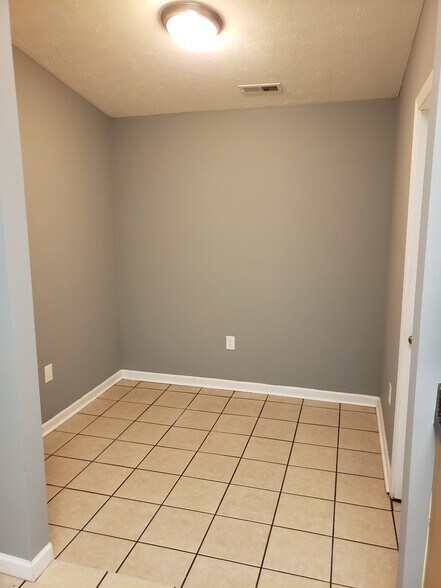 Building Photo - 2322 Guilford Ave