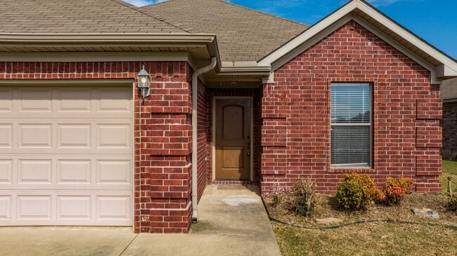 Building Photo - 110 Vienne Pl