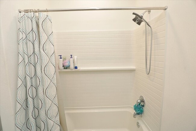 Building Photo - 14463 Cedar Ledge Ln