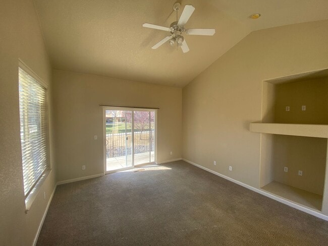 Building Photo - Sparks - Gated Community - 2 Bed 2.5 Bath - $200 OFF FIRST MONTHS RENT SPECIAL!