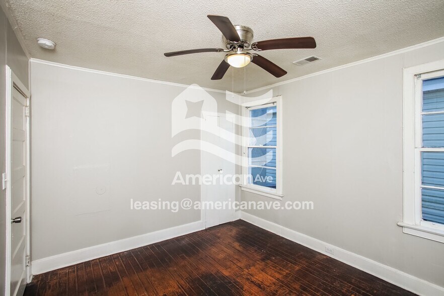 Building Photo - 1736 Columbia College Dr