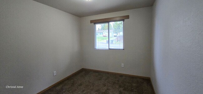 Building Photo - 3 bedroom 1 bath in Shorecrest Neighborhood