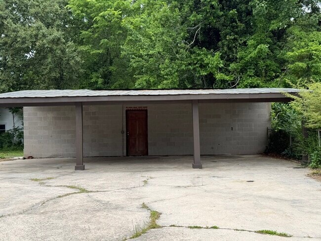 Building Photo - 3 Bed House