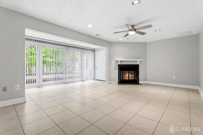 Building Photo - 88 Wilshire Ct