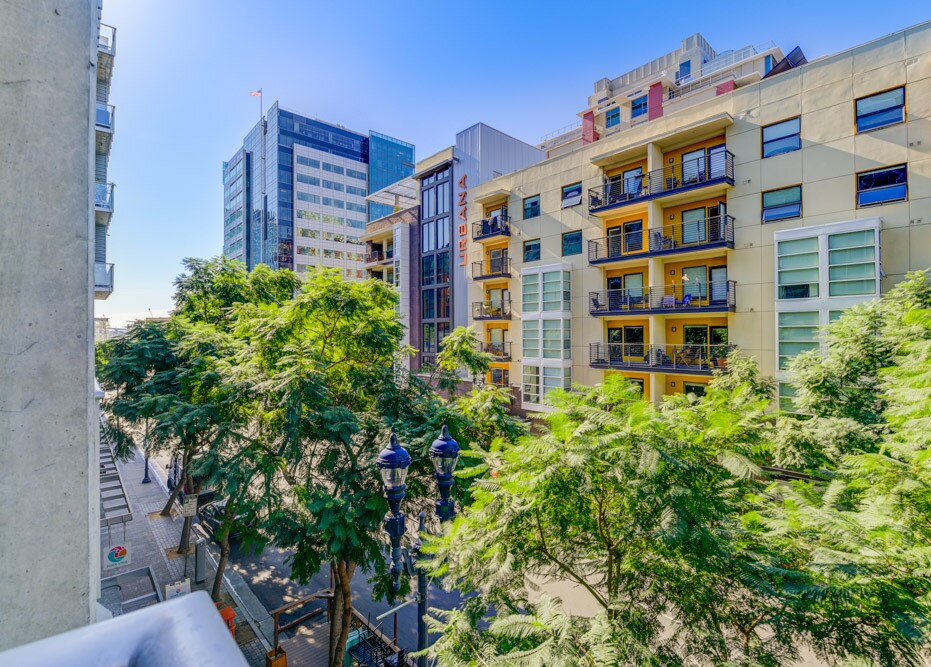 Building Photo - 1025 Island