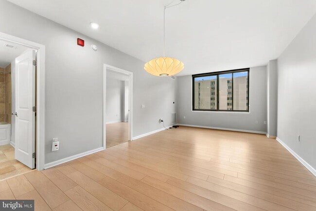 Building Photo - 440 L St NW