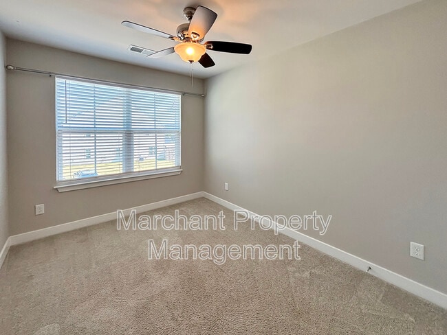 Building Photo - 227 Clearwood Dr