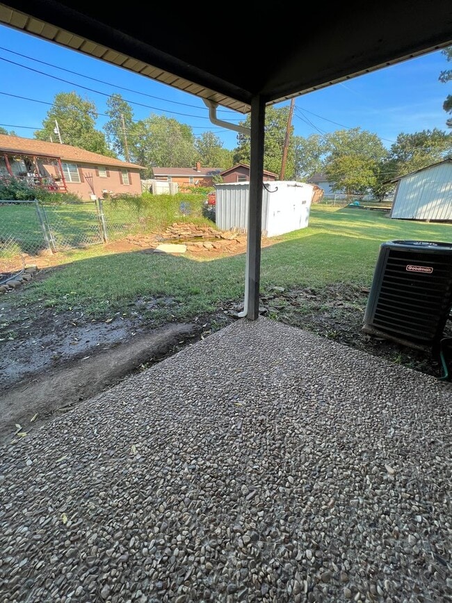 Building Photo - 3 bed 2 bath on culdesac