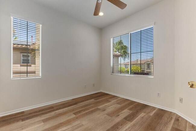 Building Photo - 633 Sumner Way