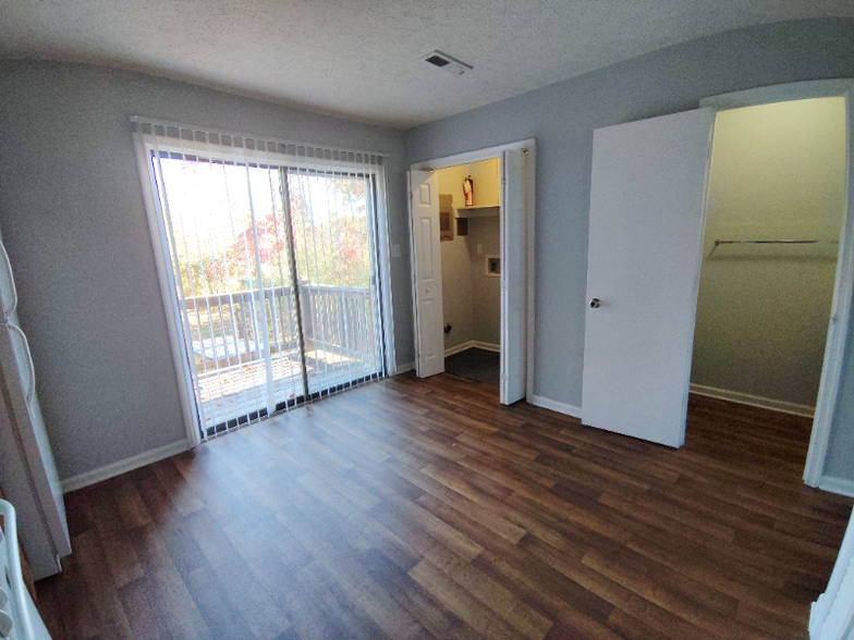 Building Photo - 15 Ferguson Dr