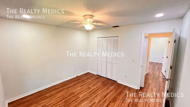 Building Photo - 23 Winding Woods Trail