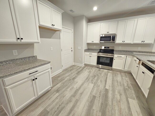 Building Photo - 121 Marianne Ln