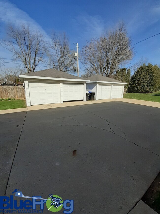 Building Photo - 15 Woodmere Ct