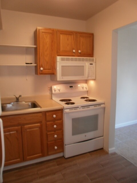 Building Photo - 3406 Kenbrooke Ct