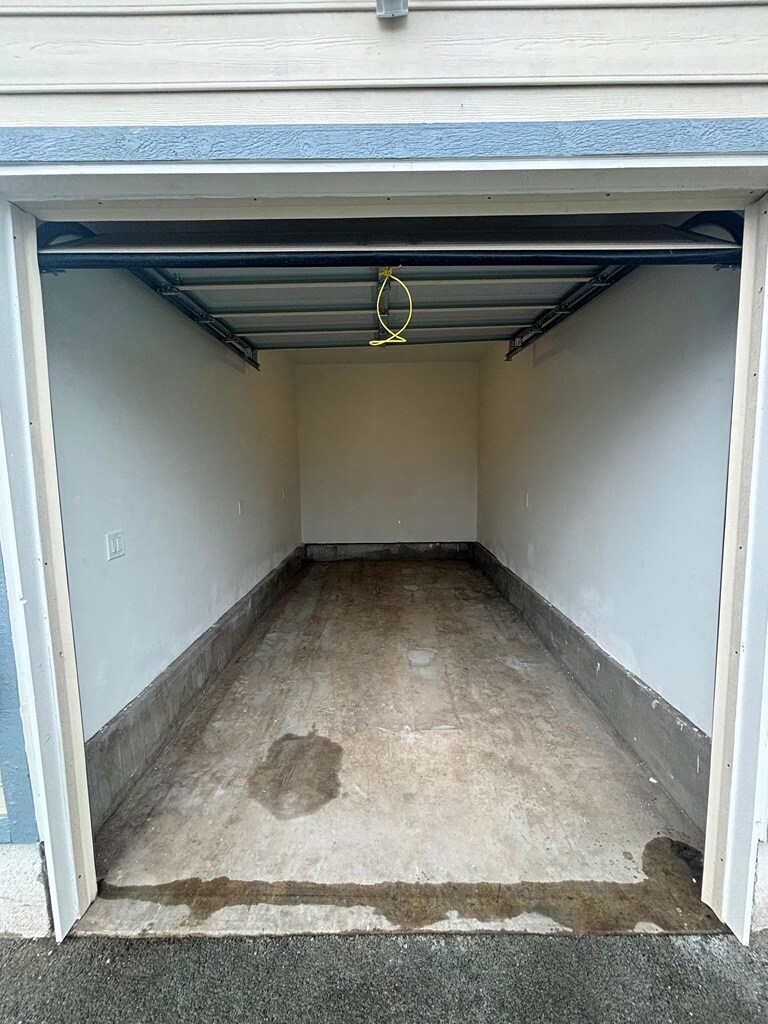 Building Photo - 438 W 71st St