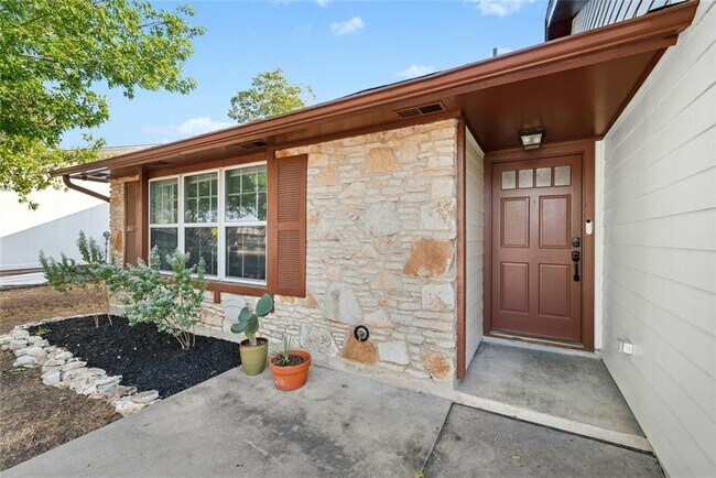 Building Photo - 505 Mairo St