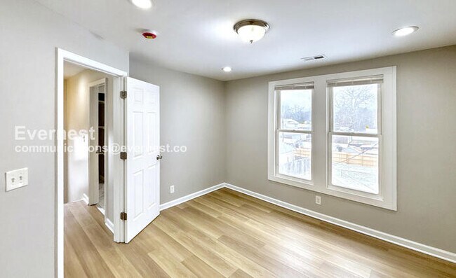 Building Photo - 2432 Steele Ave