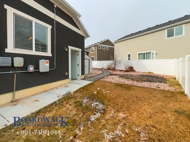 Building Photo - Modern 4-Bedroom Home in Herriman