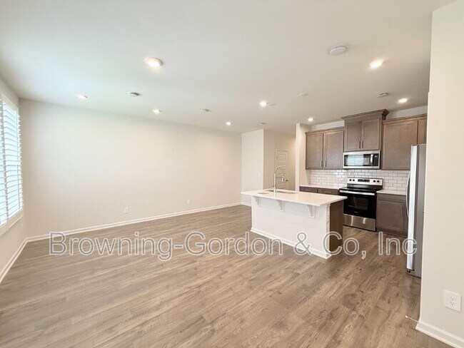 Building Photo - 5088 Dayflower Dr
