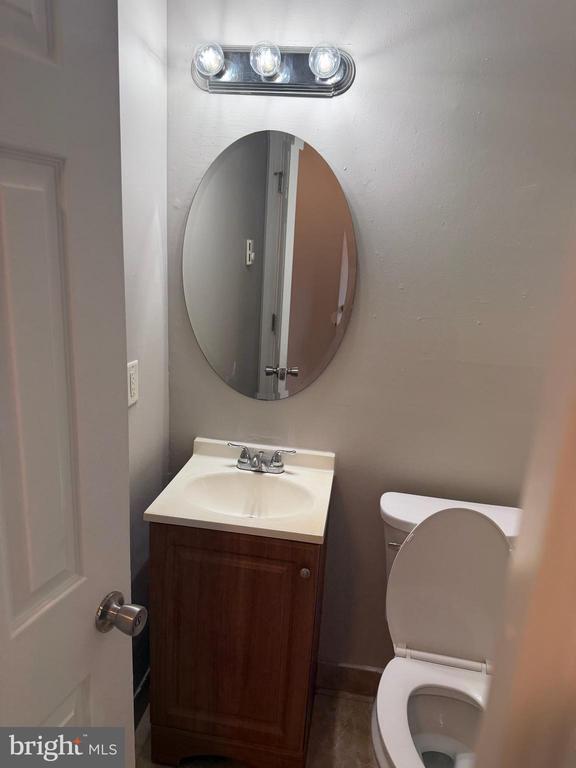 Building Photo - 658 Tara Dr