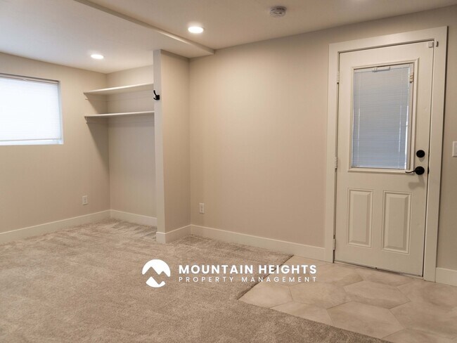 Building Photo - 8589 Kings Hill Dr