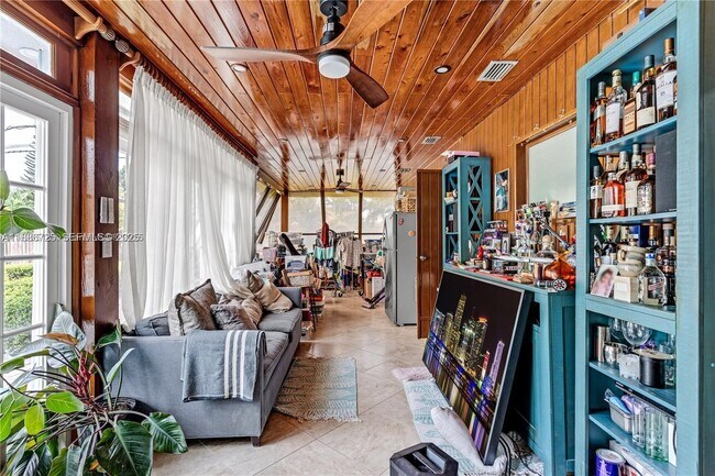 Building Photo - 9901 SW 35th Terrace