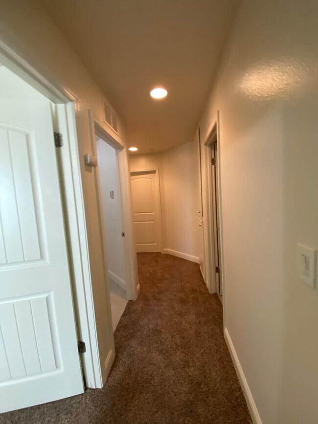 Building Photo - Beautiful 2 Story Home in Gated Avalon Com...