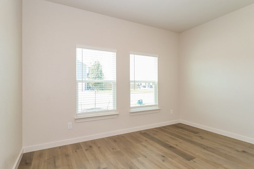 Building Photo - 1505 Woodwinds Dr