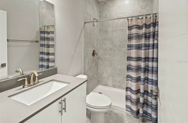 Building Photo - 5 Bedroom Single Family Home in Deltona