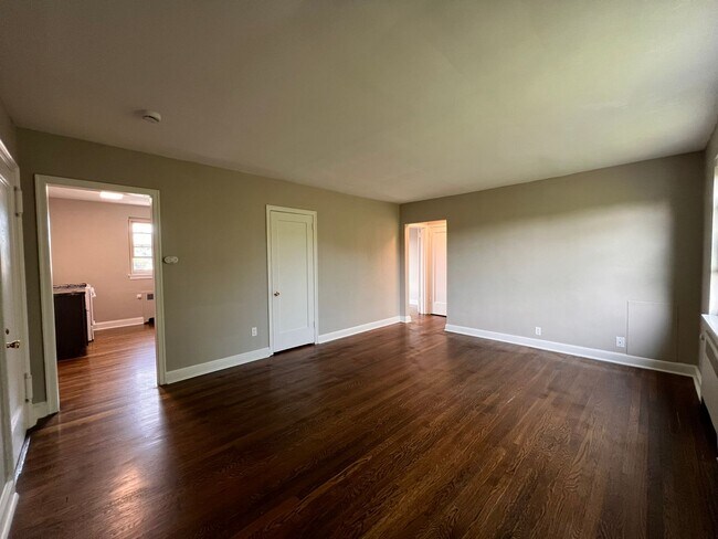 Building Photo - Modernized 1 br, heat included - Oct 14 mo...