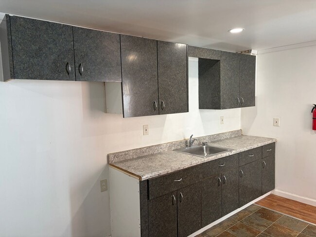 Building Photo - Charming 3 Story Brick Townhome Now Available