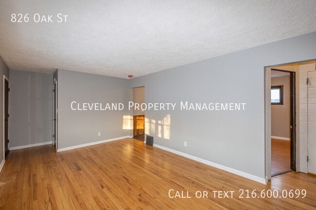 Building Photo - 826 Oak St