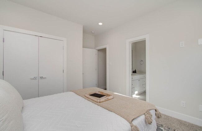 Building Photo - 774 Paul Quinn St