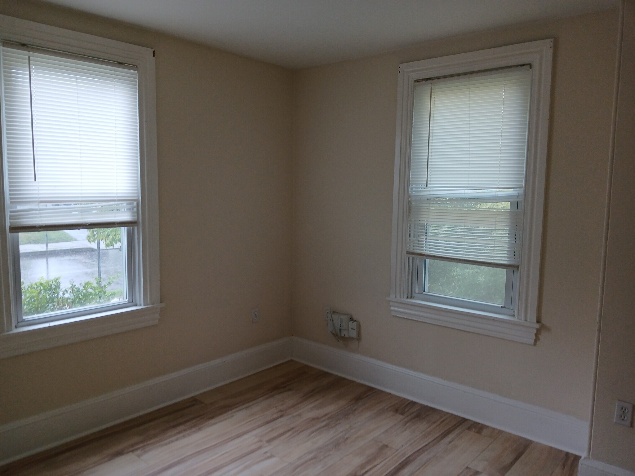 1st bedroom - 210 W Montgomery Ave