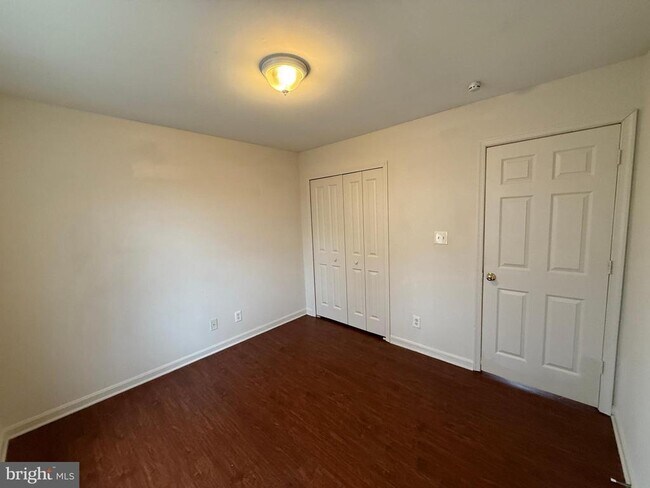 Building Photo - 4345 Normandy Ct