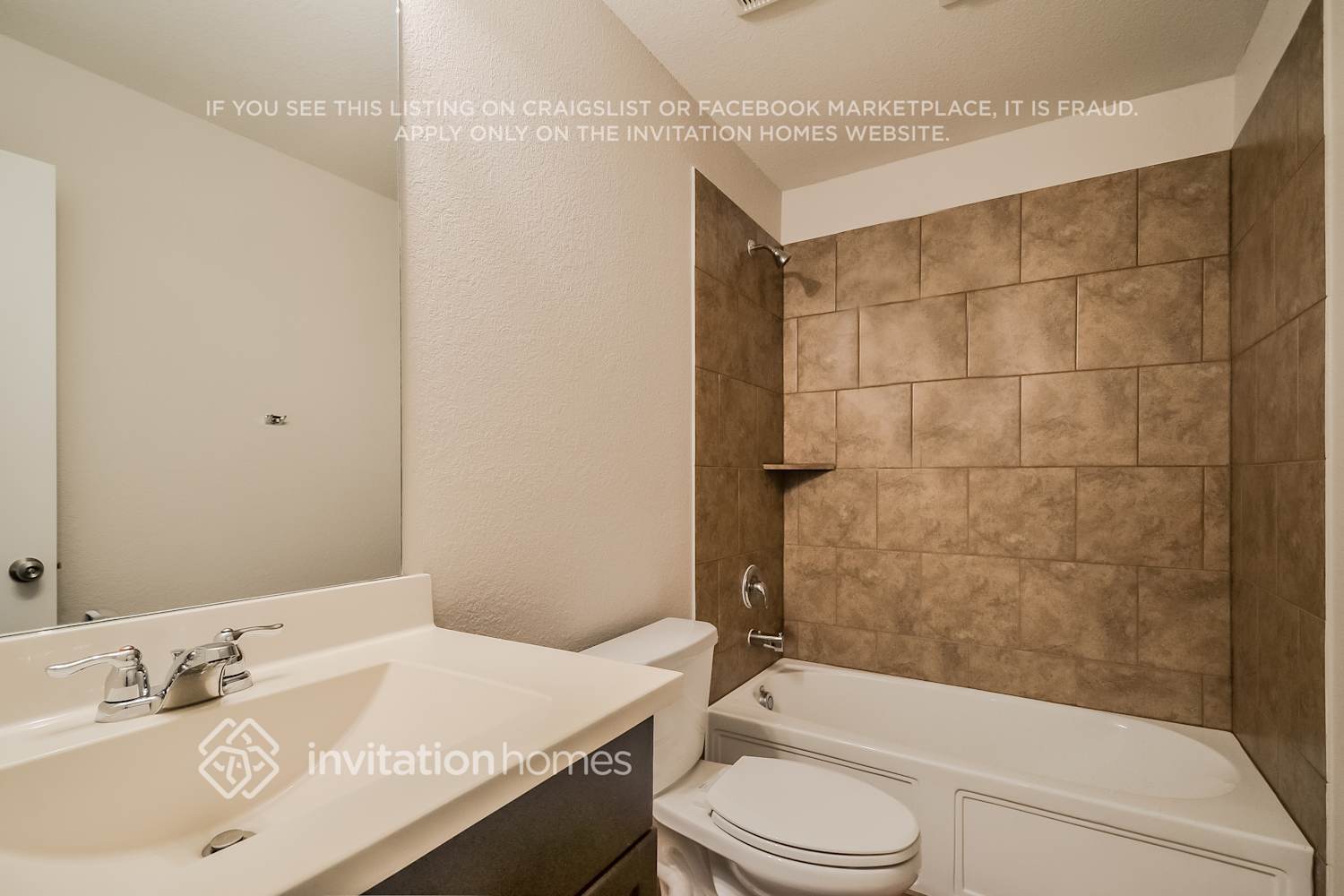 Building Photo - 1790 Alamandine Ave