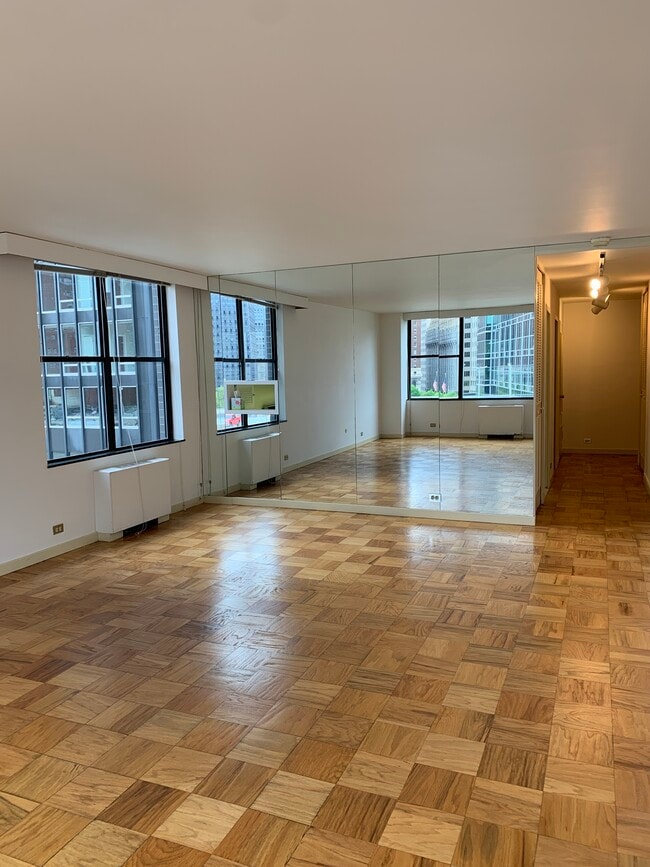 Building Photo - 112 Washington Pl