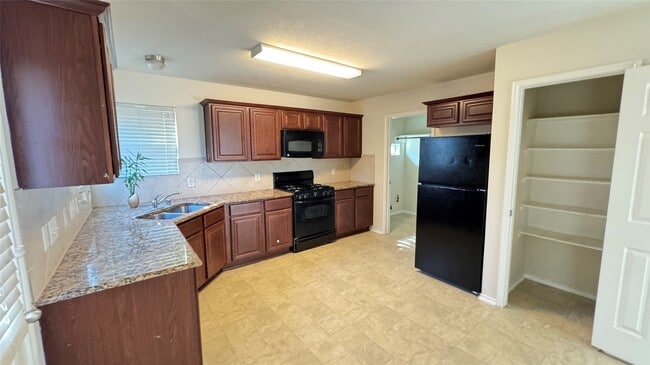 Building Photo - 914 Crestmont Trail Dr