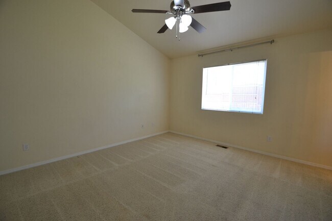 Building Photo - 5 Bed 3 Bath Ranch with Finished Basement