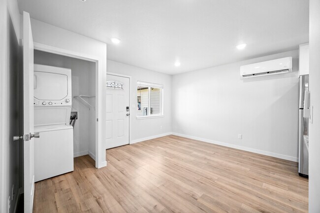Building Photo - 5240 NE 89th Ave