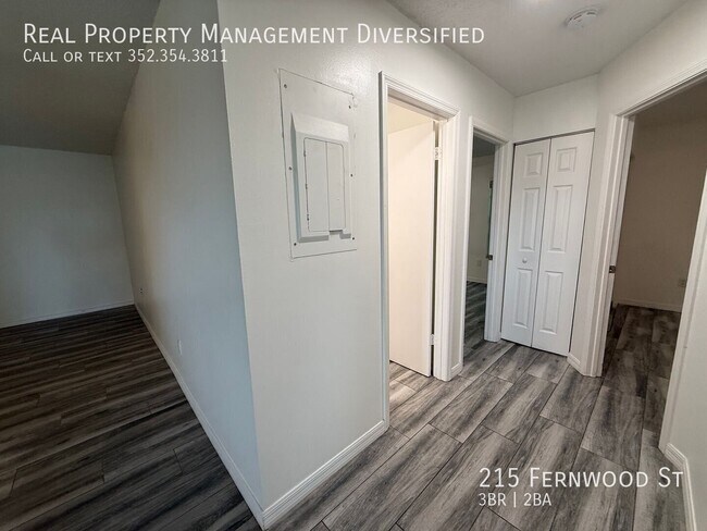 Building Photo - 215 Fernwood St