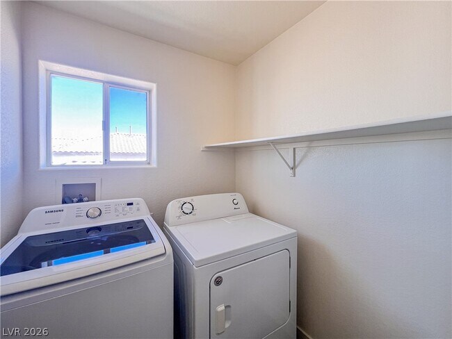 Building Photo - 8913 Kingswood Dr