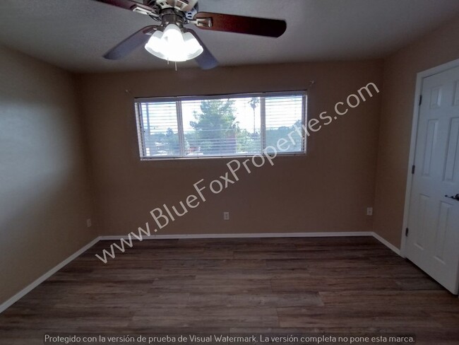 Building Photo - Two Story Townhome, 3 Bed and 1 1/2 Bath