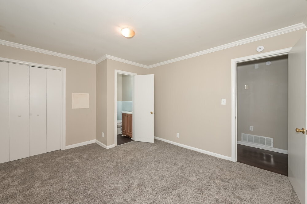 Building Photo - 1090 Longshore Dr