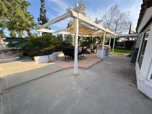 Building Photo - 4600 Vía Pamplona