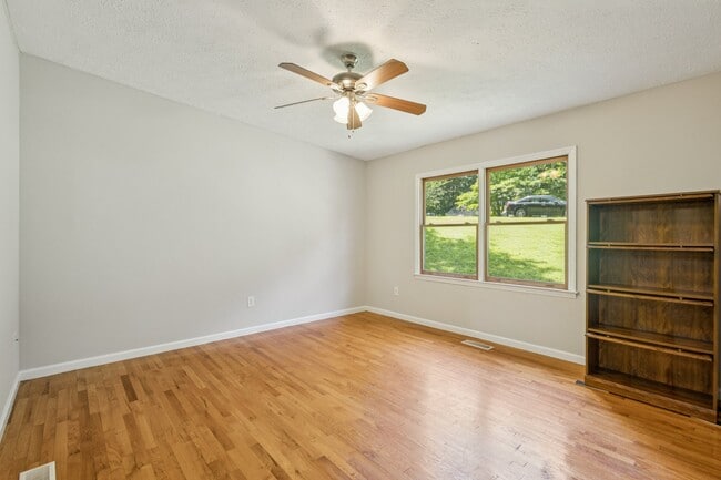 Building Photo - 20 Cherry Laurel Dr