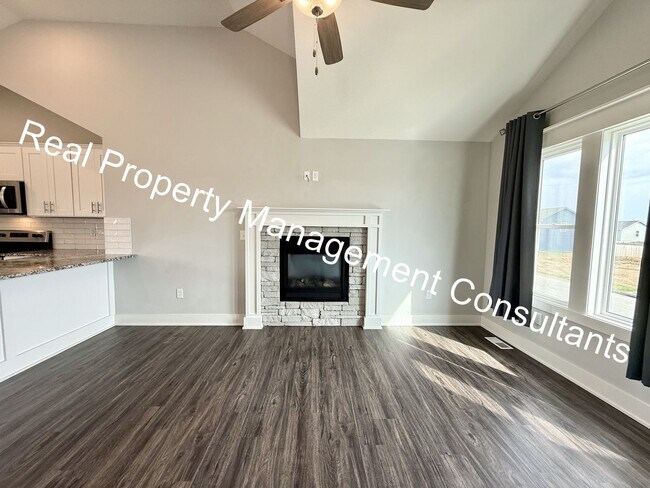 Building Photo - $500 off Move In Special on 4-bedroom, 3-b...