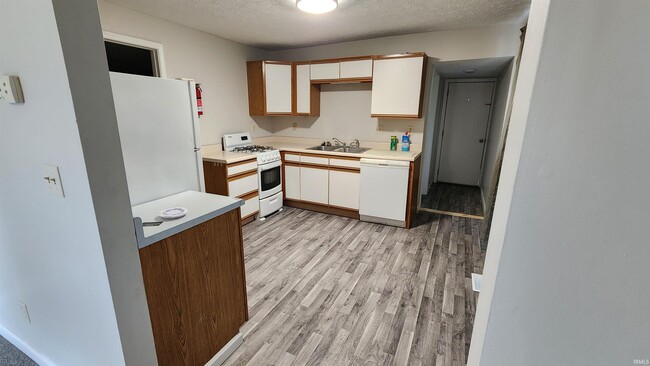 Building Photo - 820 W Ralston Dr