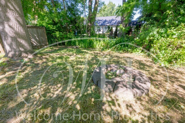 Building Photo - Great One Bedroom Home in a Natural Setting