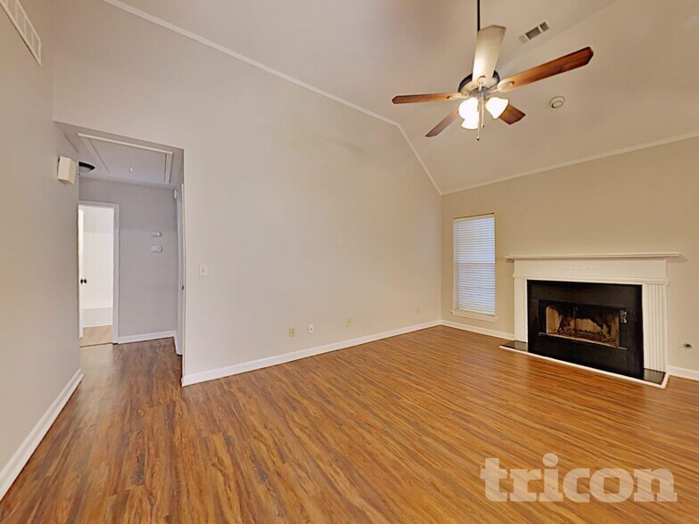 Building Photo - 555 Horseshoe Cir